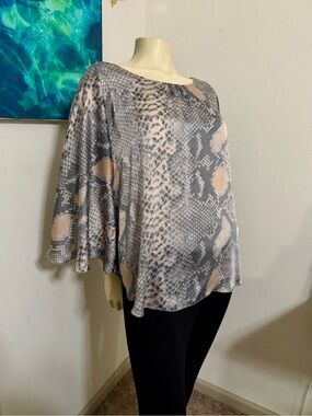 Snake Print Flowing Women's Top in Gray and Cream